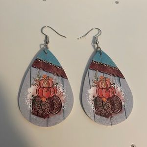 Pumpkin earrings Brand New Never Worn One Size
